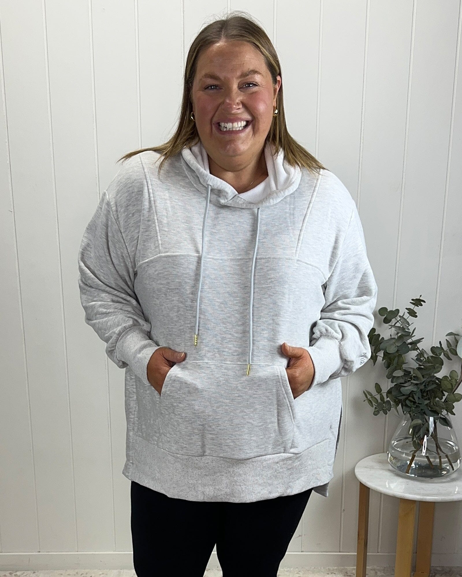 Velora Cloud Hoodie T-shirt Avila the label 